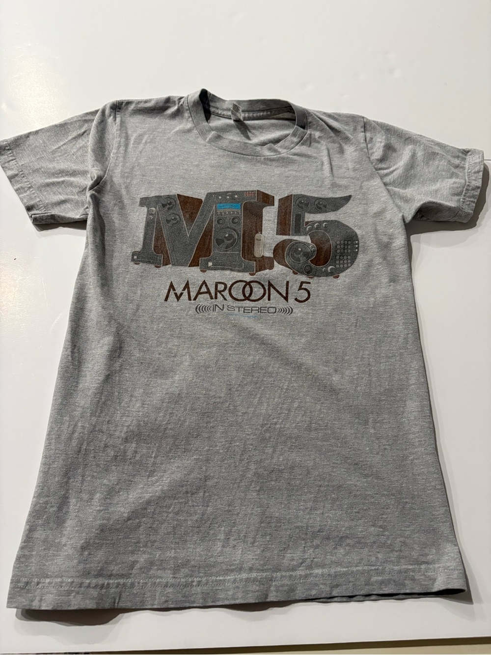 Gray Maroon 5 In Sterio 2015 Graphic Concert Tee, size small